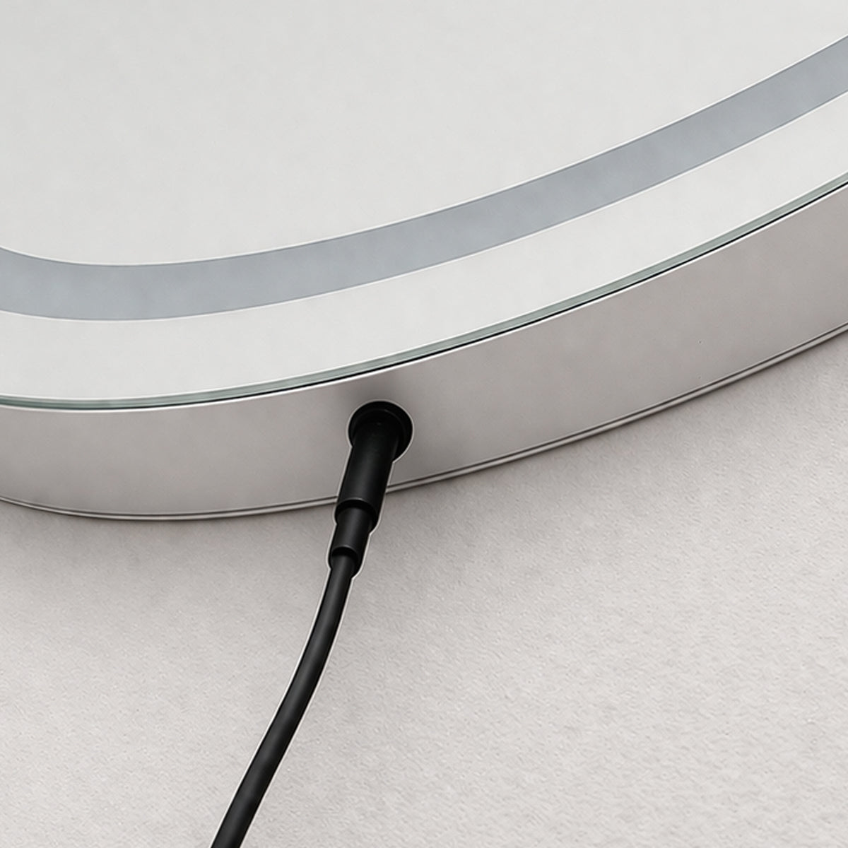 LOOP - Battery Powered 24” dia. Illuminating Mirror